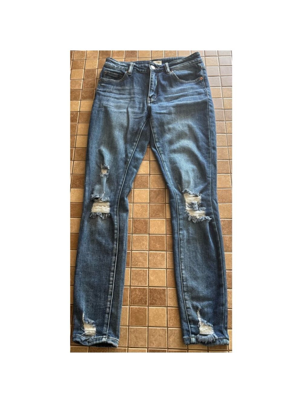 Women's Betsy’s Boutique Shop Blue Distressed Jeans Size 26